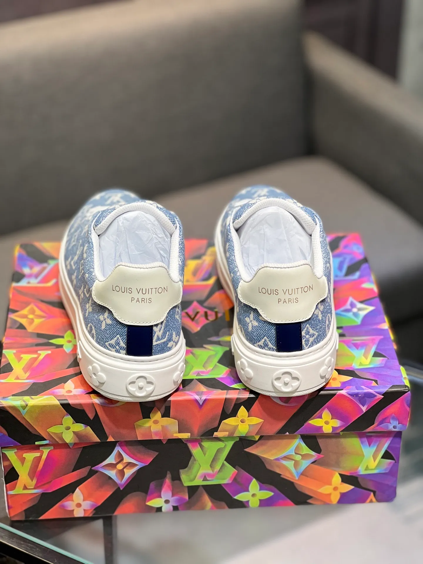 Men's Men's Shoes 💰540 LV Louis Vuitton. The latest fashionable casual shoes are popular in physical stores. The new spring and summer comfortable imported custom patent leather plus cowhide, cowhide mesh, and unique jacquard fabric element design. With sheepskin lining, Lv original base, [sun][sun] high-end packaging and high quality💪Details determine quality, welcome to compare🇮🇹Code number 38-44, 45 can be customized